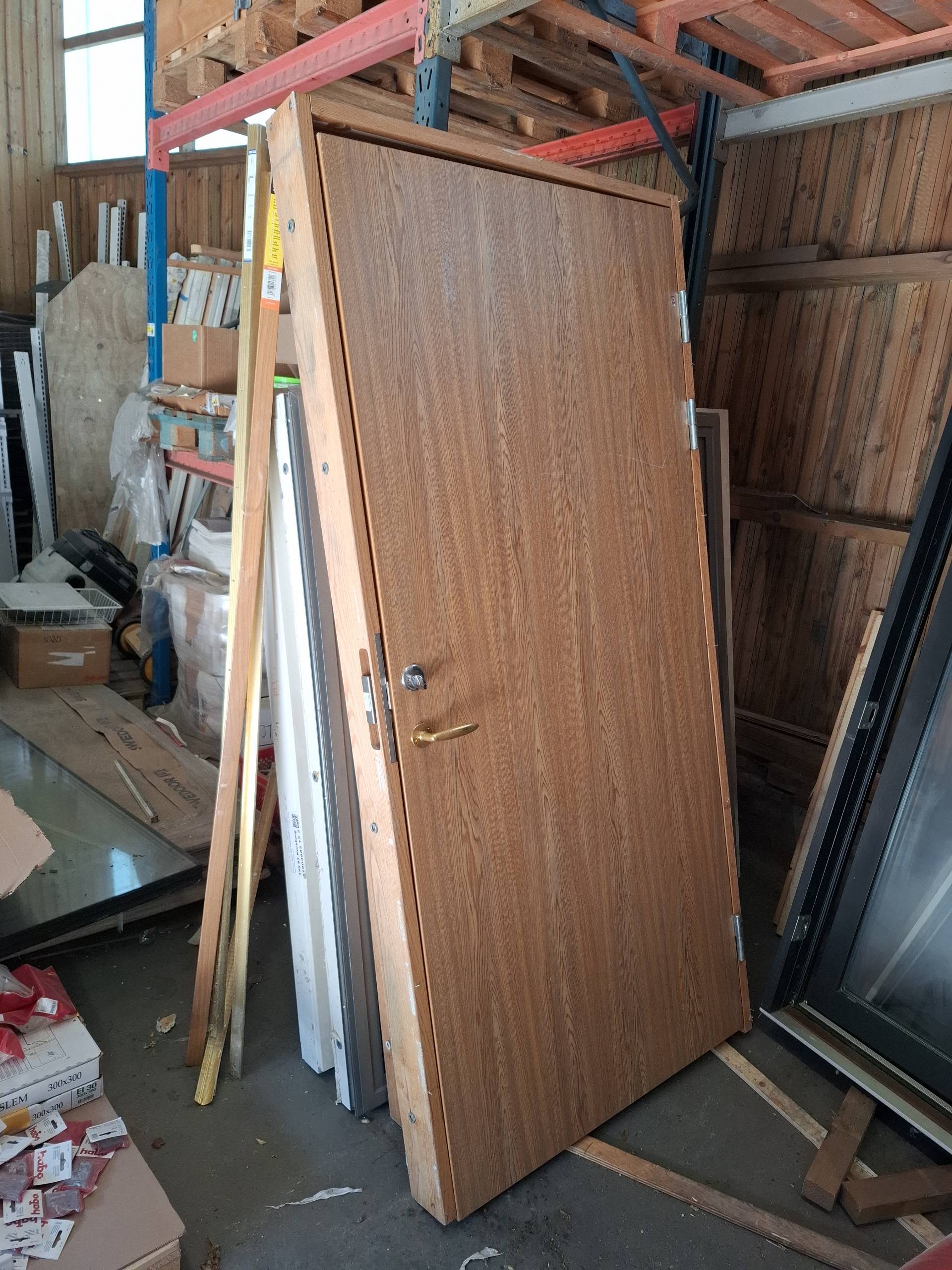 Lägenhetsdörr Daloc T24, 10x21H, Återbrukad