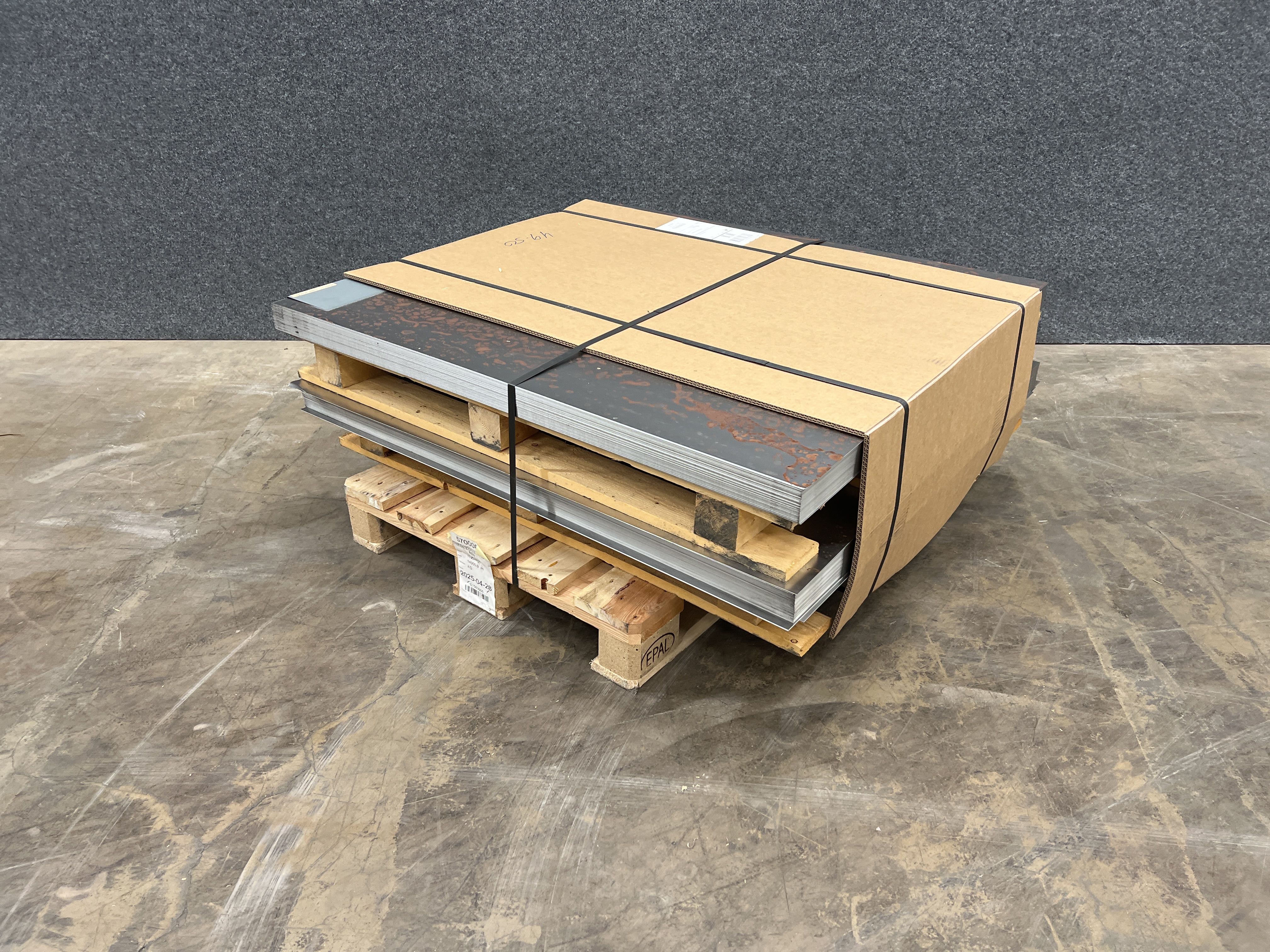 Ca 1,3 ton metallplåtar 106x120x0.6 cm