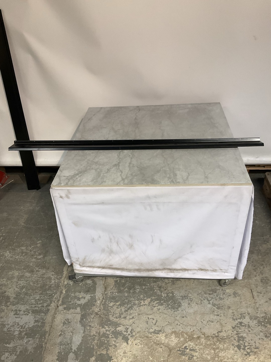 Underbleck B 60mm svart HCG L=1200mm