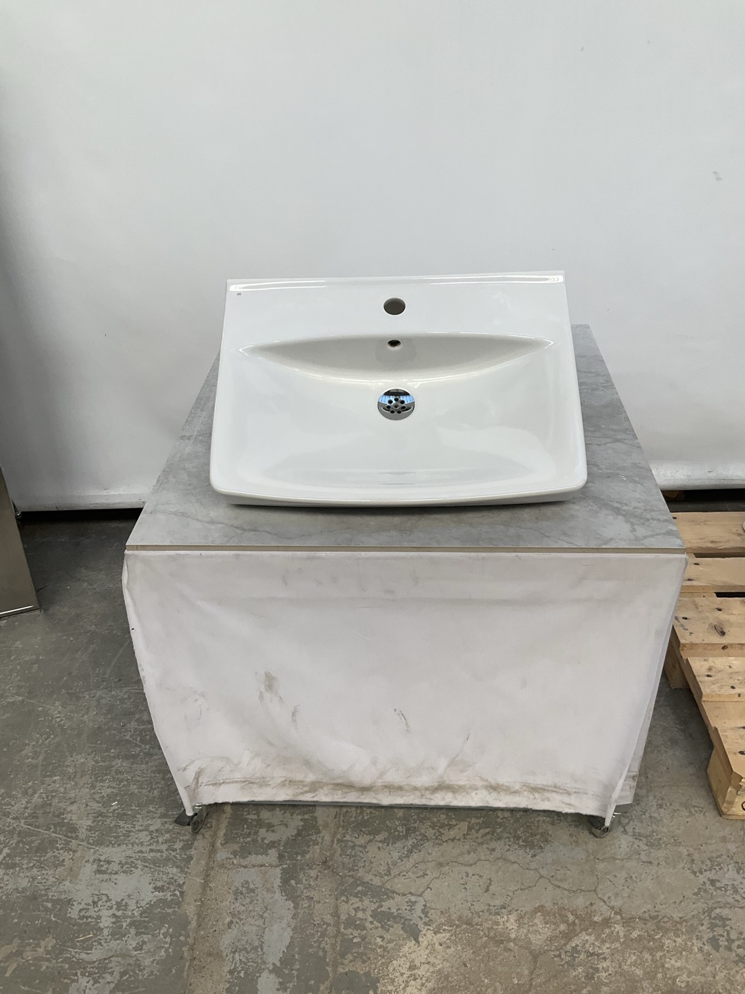 Porslinstvättställ bredd 56cm