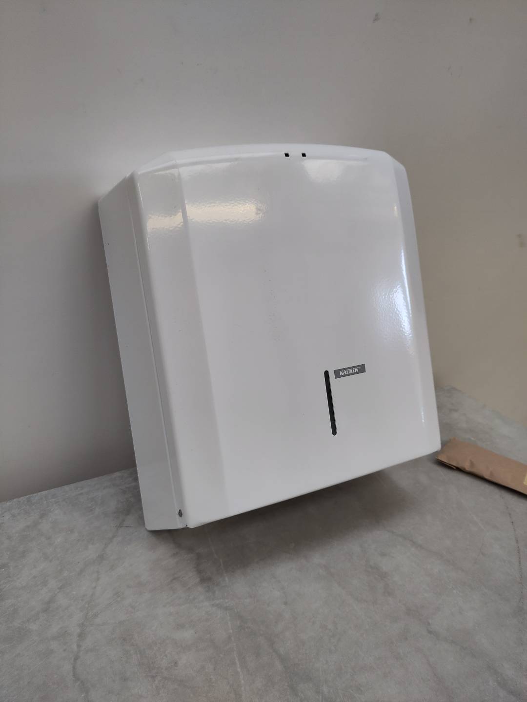 Pappersdispenser 27x33 cm