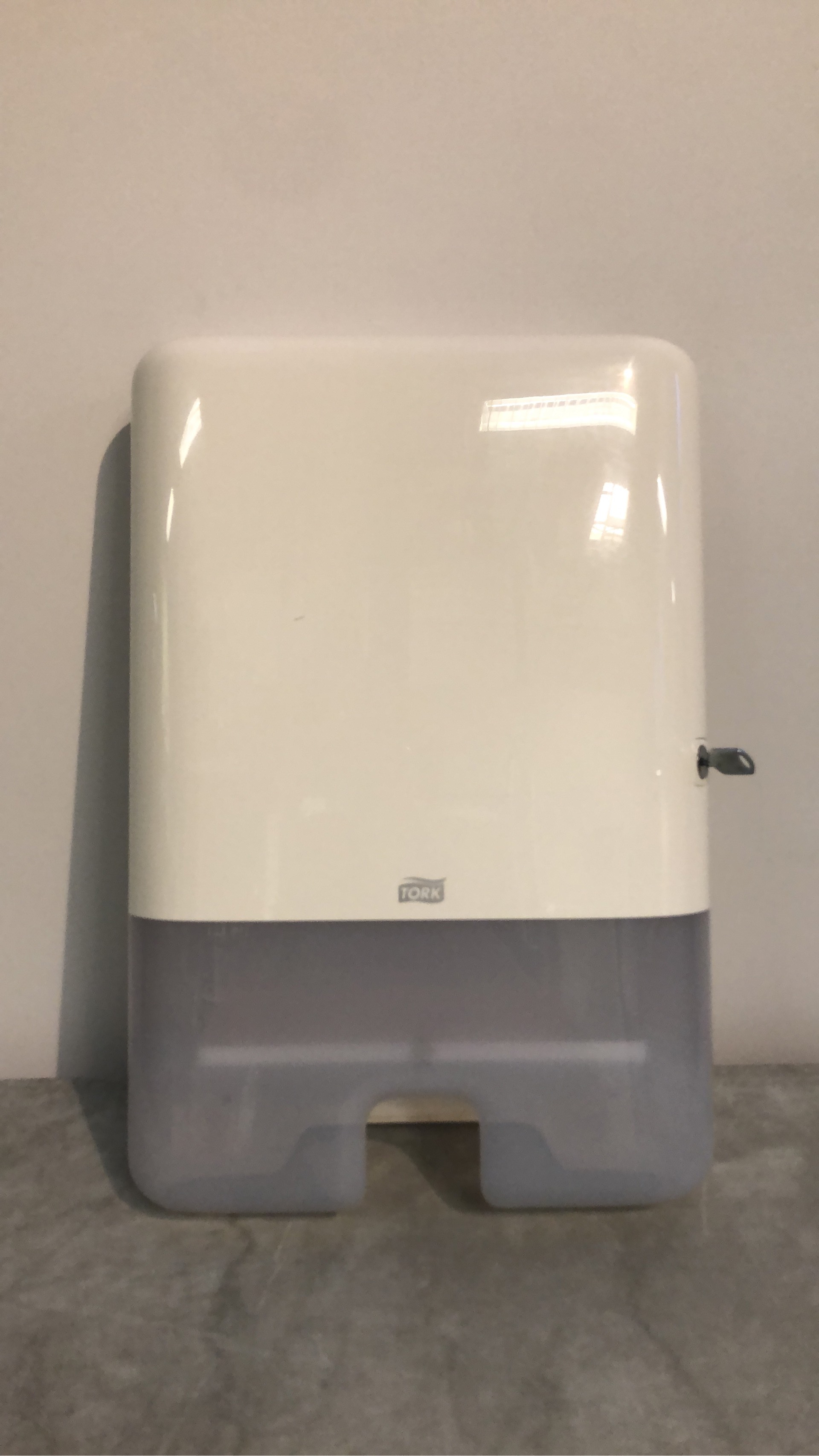 Pappersdispenser 30x43 cm