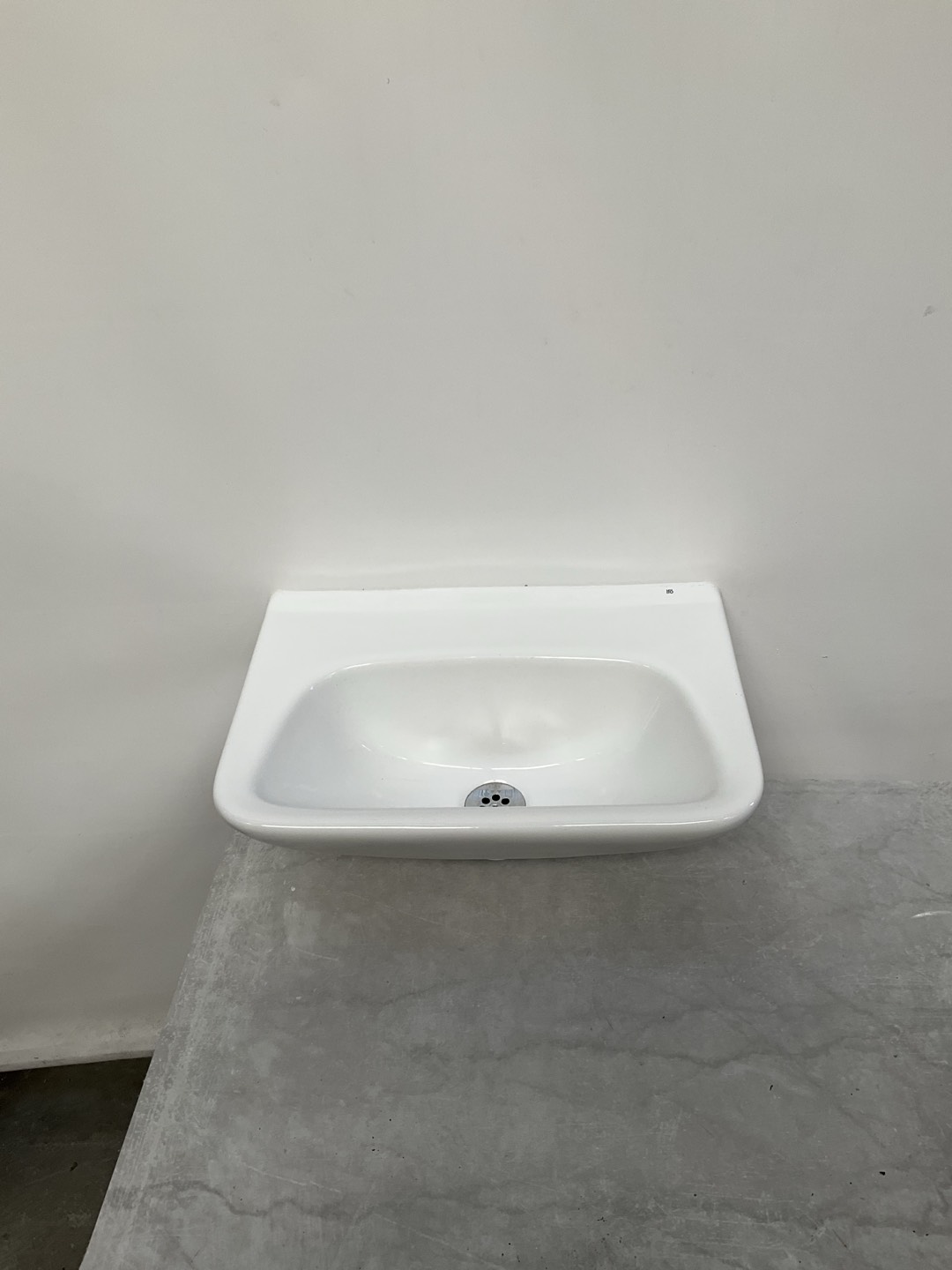 Porslinstvättställ bredd 49cm