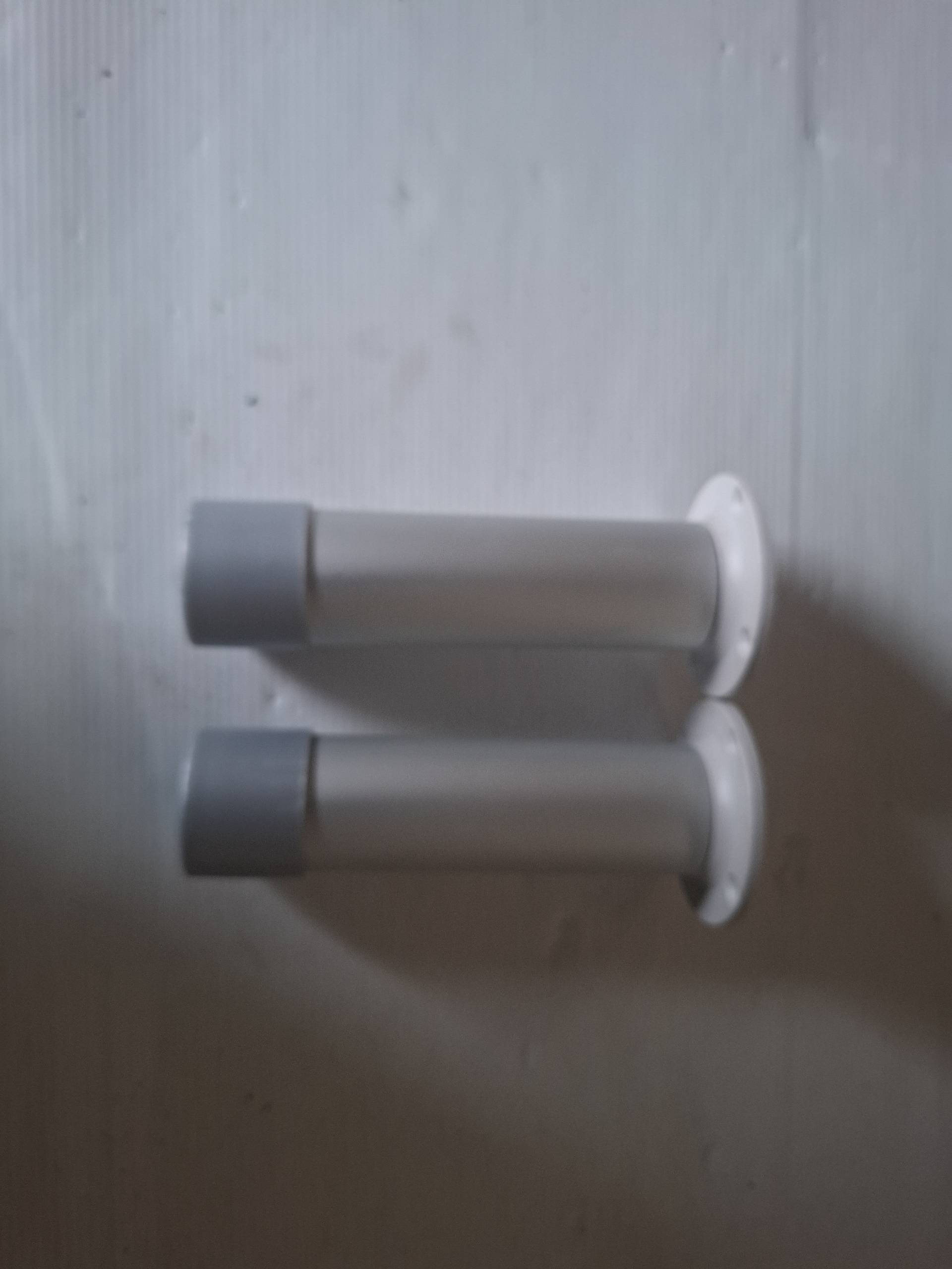Skåpsben, justerbara. Räddade