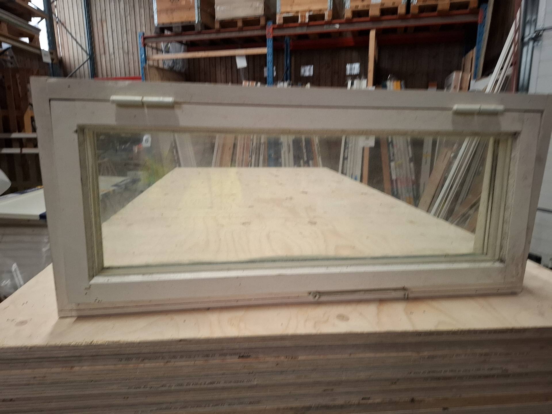 Träfönster, Överkantshängt, 9x4, Återbrukat