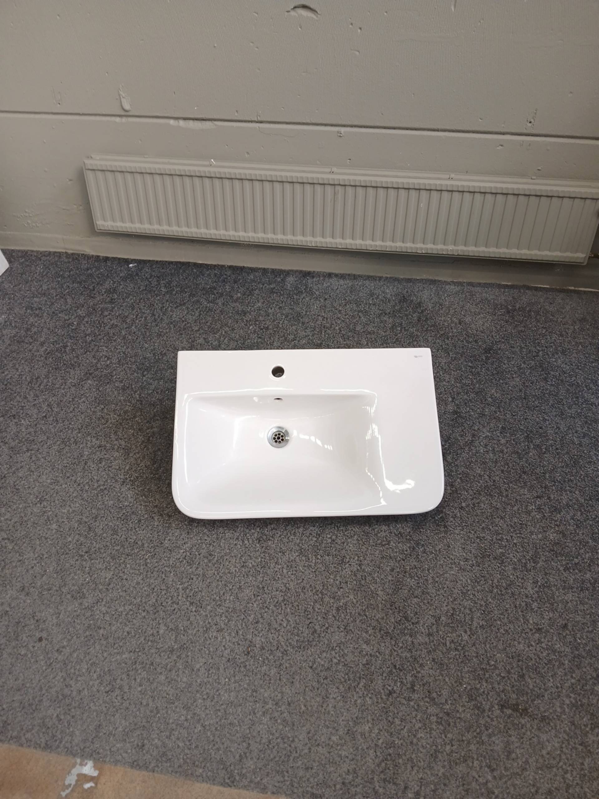 Porslinstvättställ