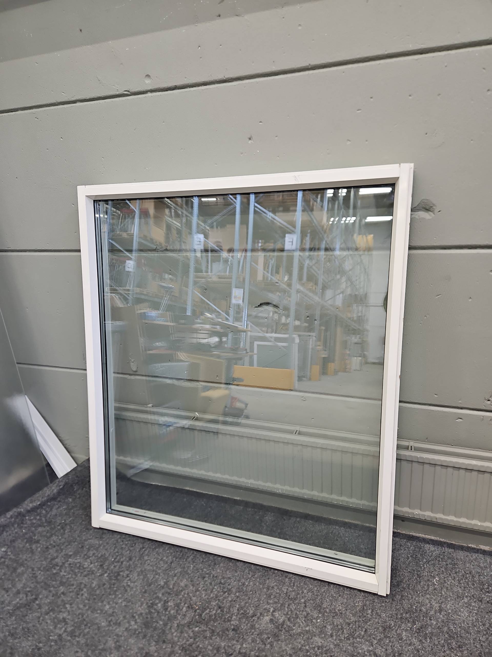 Aluminiumbeklätt träfönster