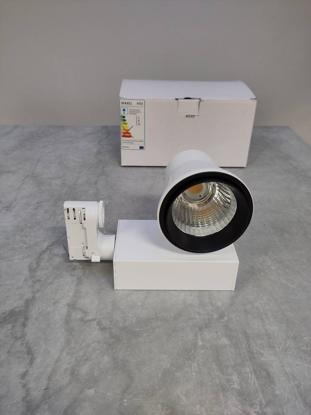 LED-spotlight 25W 3-fasskena