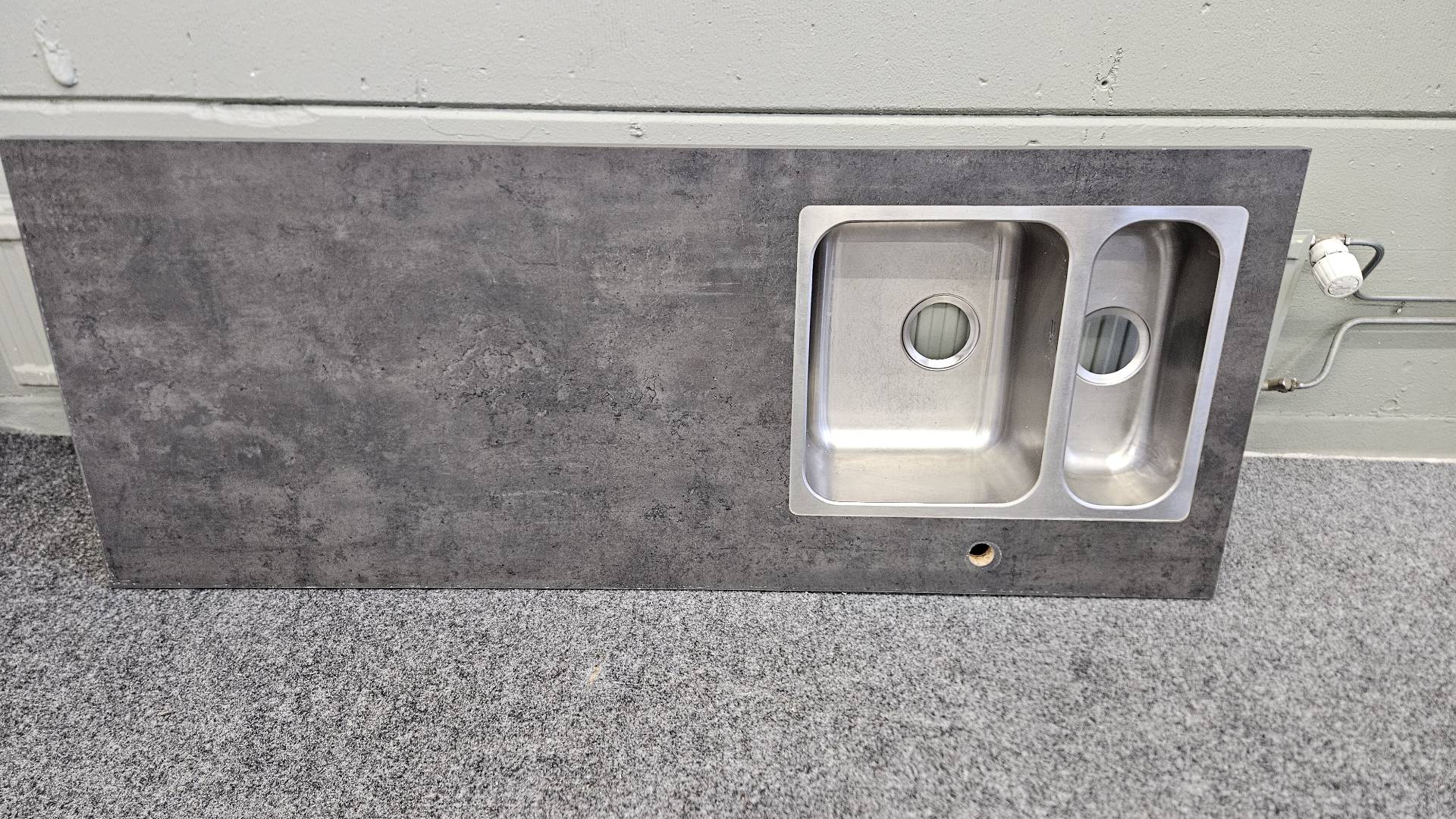 Laminatbänkskiva med infälld ho